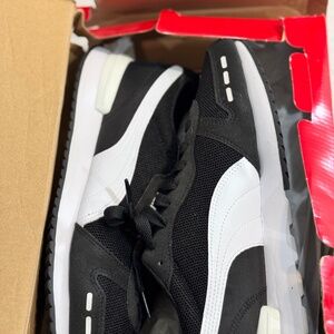Puma r78 black and white